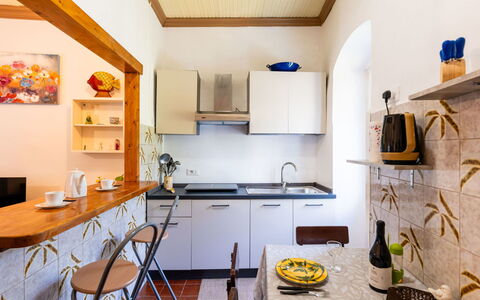 Oliver: Möbel, Interior Design, Flooring, Holz, Küche, Countertop, Fussboden, Decke, Zimmer, Beleuchtung