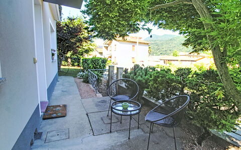 Boscolago: Möbel, Gartenmöbel, Garten, Schatten, Tisch Im Freien, Stuhl, Hinterhof, Garten, Landscaping, Hof