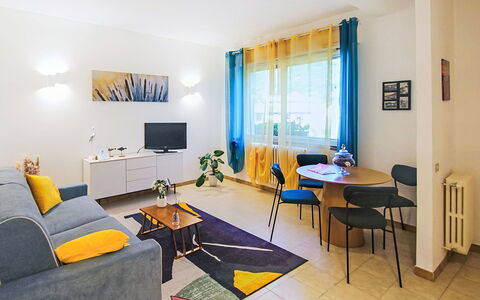 Boscolago: Interior Design, Möbel, Flooring, Fussboden, Zimmer, Decke, Couch, Wohnung, Wohnzimmer, Tabelle