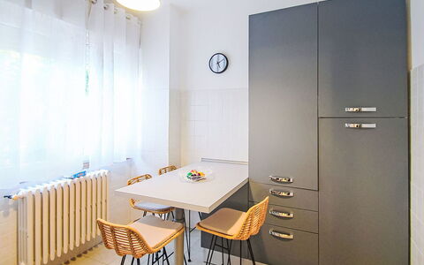 Boscolago: Möbel, Flooring, Interior Design, Holz, Fussboden, Beleuchtung, Cabinetry, Küche, Zimmer, Stuhl