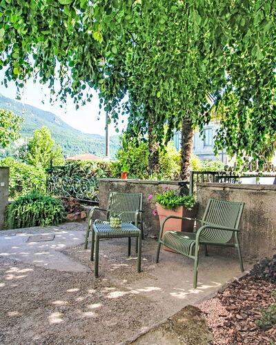 Boscolago: Vegetation, Frühling, Gartenmöbel, Tisch Im Freien, Schatten, Garten, Blumentopf, Stuhl, Garten, Zimmerpflanze