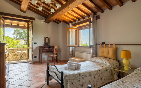 Villa Daluma, Private Pool in Todi: Möbel, Interior Design, Zuhause, Zimmer, Wohnung, Holzbeize, Hartholz, Villa, Stuhl, Estate