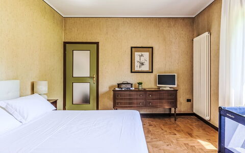 Villa Giulia: Interior Design, Flooring, Wand, Fussboden, Möbel, Holz, Bett, Schlafzimmer, Beleuchtung, Zimmer