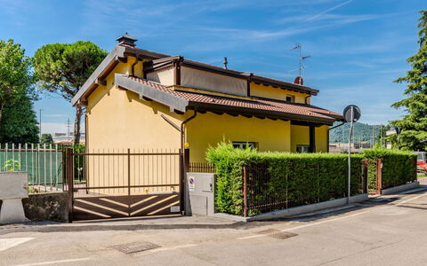 Villa Giulia: Zaun, Tor, Home Fechten, Balkon