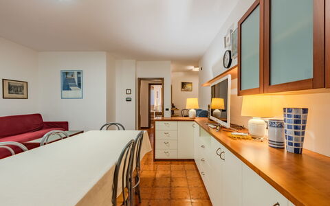 Locanda dei Nonni: Flooring, Interior Design, Möbel, Küche, Holz, Fussboden, Decke, Countertop, Küche & Esszimmer Tisch, Zimmer