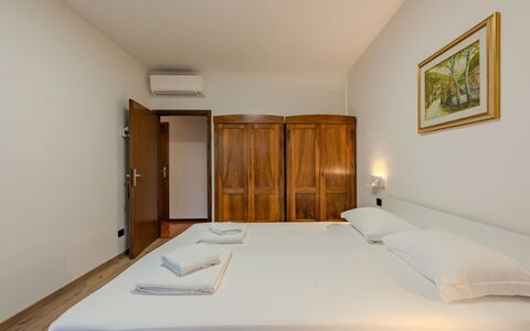 Locanda dei Nonni: Wohnung, Decke, Bettrahmen, Bett, Schlafzimmer, Hotel, Holzbeize, Bedding, Suite, Hartholz