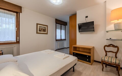 Locanda dei Nonni: Wand, Wohnung, Schlafzimmer, Bett, Bettrahmen, Bedding, Hotel, Bettdecke
