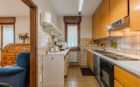 Locanda dei Nonni: Küche, Countertop, Holz, Flooring, Interior Design, Wohnung, Küchengerät, Cabinetry, Major Appliance, Fussboden