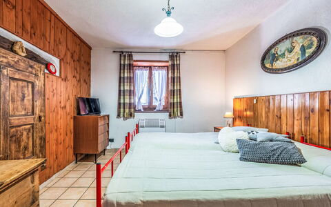 Les Combes 6: Holz, Möbel, Zuhause, Haus, Schlafzimmer, Zimmer, Bett, Hartholz, Holzbeize, Bedding