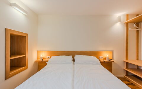 Ca' Alma Dolomia: Interior Design, Wand, Holz, Flooring, Decke, Bett, Fussboden, Schlafzimmer, Zimmer, Beleuchtung