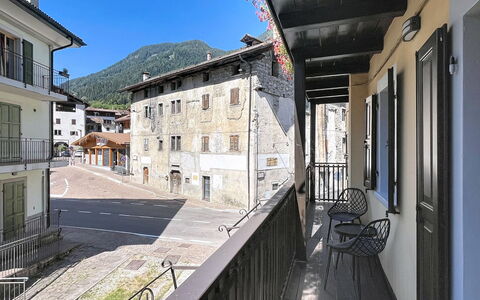 Ca' Alma Dolomia: Fenster, Nachbarschaft, Wohngebiet, \Stadt, Wohnung, Urban Design, Balkon, Tür