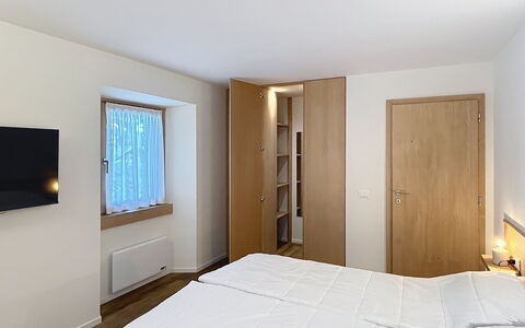 Ca' Alma Dolomia: Interior Design, Flooring, Holz, Fussboden, Decke, Zimmer, Bett, Beleuchtung, Schlafzimmer, Möbel