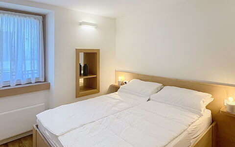 Ca' Alma Dolomia: Interior Design, Holz, Bett, Schlafzimmer, Decke, Fussboden, Zimmer, Flooring, Beleuchtung, Bedding