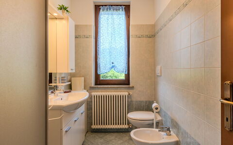 Casa Iolanda: Flooring, Armatur, Fussboden, Interior Design, Bad Sink, Sinken, Zapfhahn, Badezimmer, Installation, Zimmer