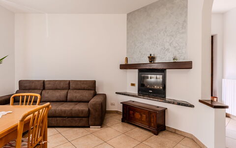 Casa Iolanda: Interior Design, Möbel, Flooring, Fussboden, Holz, Zimmer, Decke, Wohnzimmer, Beleuchtung, Couch
