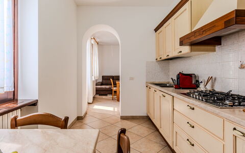 Casa Iolanda: Interior Design, Flooring, Holz, Fussboden, Küche, Countertop, Zimmer, Cabinetry, Decke, Möbel