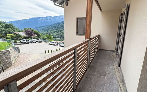 Vita Nova: Holz, Balkon, Veranda, Geländer, Wohnung, Holzbeize, Hartholz, Deck, Schatten, Baluster