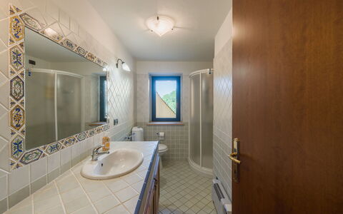 Casa Morgana: Flooring, Interior Design, Fussboden, Decke, Armatur, Zimmer, Badezimmer, Bad Sink, Zapfhahn, Beleuchtung