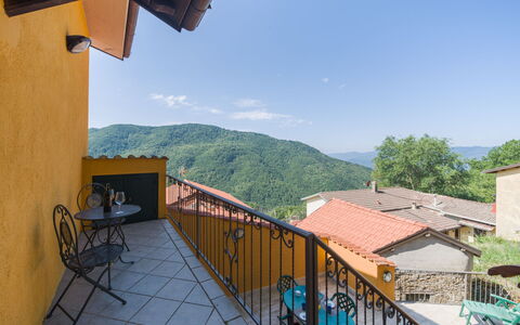 Casa Morgana: Zuhause, Balkon, Gebirge, Grat, Bergdorf, Holzbeize, Zimmerpflanze, Eco Hotel, Lampe, Villa