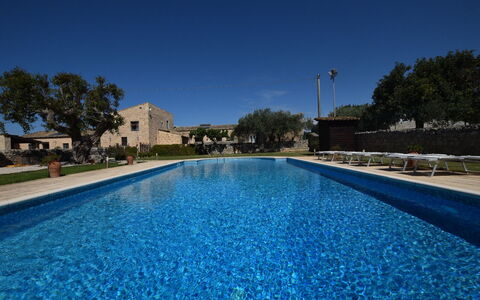La Muraglia: Schwimmbad, Estate, Schatten, Hazienda, Gartenmöbel, Landscaping, Resort, Villa, Hof
