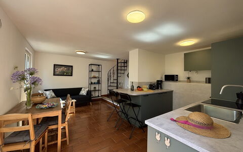Il Fienile, Garden and Peacefull View: Möbel, Interior Design, Flooring, Fussboden, Küche, Decke, Holz, Countertop, Zimmer, Light Fixture