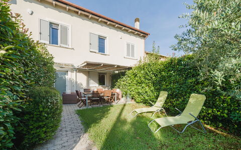 Casa delle Rondini: Möbel, Interior Design, Flooring, Fussboden, Tabelle, Holz, Decke, Stuhl, Zimmer, Couch