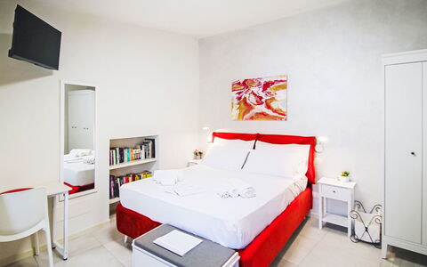 Colazza 100: Interior Design, Fussboden, Wohnung, Bett, Schlafzimmer, Zimmer, Bedding, Bettrahmen, Bettdecke, Kissen