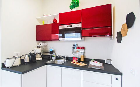 Colazza 100: Küchengerät, Küche, Major Appliance, Countertop, Interior Design, Cabinetry, Flooring, Möbel, Haushaltsgerät, Beleuchtung