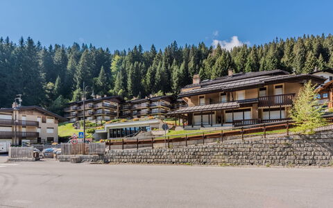 Presanella: Balkon, Bergstation, Dorf, Lärche, Bergdorf, Hotel, Resort