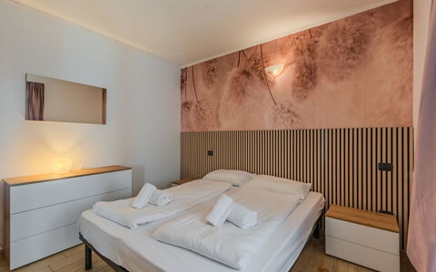 Stefani: Interior Design, Schlafzimmer, Holz, Fussboden, Bettdecke, Bett, Flooring, Bedding, Decke, Beleuchtung