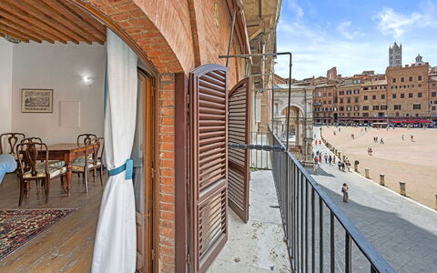 La Piazza Grand Vista Suite: Nachbarschaft, Wohnung, Urban Design, Mischnutzung, Backstein, Balkon, Daylighting
