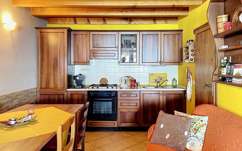 Baita Melissa: Möbel, Interior Design, Holz, Küche, Flooring, Zimmer, Countertop, Decke, Fussboden, Cabinetry