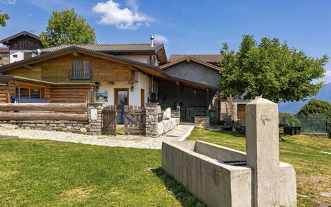 Baita Melissa: Holz, Dach, Hütte, Haus, Zuhause, Veranda, Abstellgleis, Schatten, Estate, Dorf