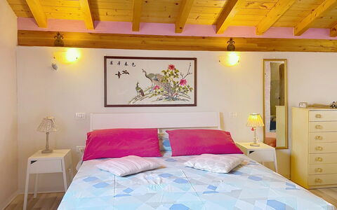 Baita Melissa: Bett, Möbel, Interior Design, Schlafzimmer, Bettdecke, Fussboden, Decke, Bedding, Flooring, Linens