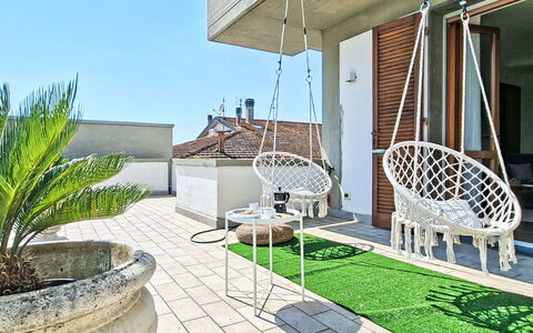 Le 3 Viste: Zuhause, Wohnung, Schatten, Stuhl, Balkon, Zimmerpflanze, Gartenmöbel, Eco Hotel, Villa, Blumentopf