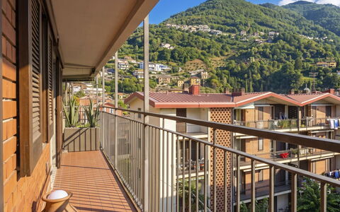 Balconi sulla Spiaggia: Balkon, Holzbeize, Zimmerpflanze, Gartenmöbel, Blumentopf