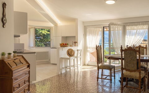 Balconi sulla Spiaggia: Balkon, Holzbeize, Zimmerpflanze, Gartenmöbel, Blumentopf