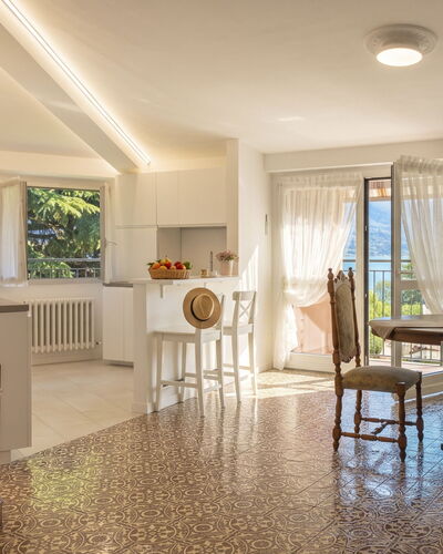 Balconi sulla Spiaggia: Balkon, Holzbeize, Zimmerpflanze, Gartenmöbel, Blumentopf