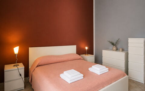 Villa Sara: Schlafzimmer, Holz, Möbel, Interior Design, Bett, Bettdecke, Fussboden, Bedding, Flooring, Zimmer