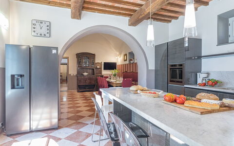 Antica Villa Merelli 12: Möbel, Interior Design, Flooring, Küche, Holz, Decke, Fussboden, Countertop, Beleuchtung, Zimmer