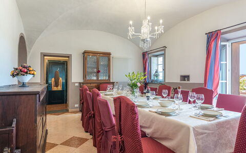 Antica Villa Merelli 12: Möbel, Tabelle, Interior Design, Stuhl, Esszimmer, Geschirr, Zimmer, Beleuchtung, Decke, Tischdecke