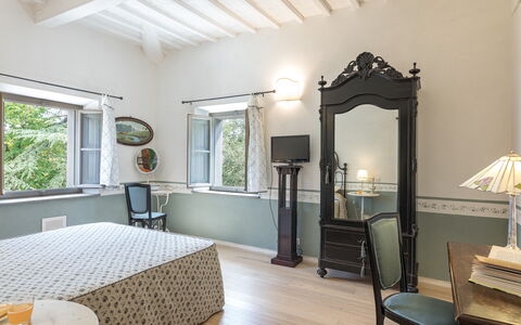 Antica Villa Merelli 12: Möbel, Interior Design, Wand, Decke, Schlafzimmer, Flooring, Beleuchtung, Zuhause, Bett, Fussboden