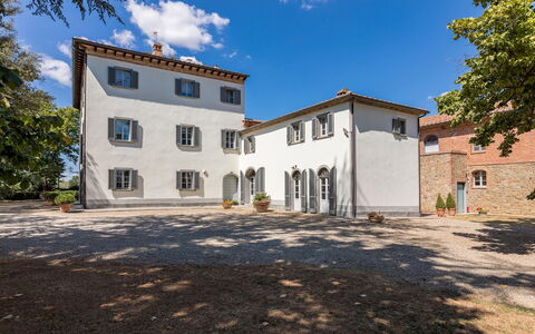 Antica Villa Merelli 12: Wand, Gebäude, Fassade, Haus, Die Architektur, Zuhause, Strauch, Dach, Menschliche Siedlung, Estate