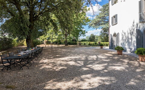 Antica Villa Merelli 12: Strauch, Estate, Garten, Schatten, Auffahrt, Landscaping, Garten, Villa, Hazienda, Villa