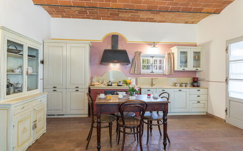 Antica Villa Merelli 12: Möbel, Interior Design, Küche, Flooring, Cabinetry, Holz, Fussboden, Countertop, Decke, Zimmer