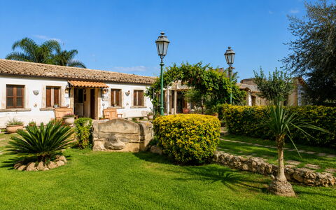 Casa Dafne: Garten, Estate, Landscaping, Rasen, Hazienda, Hütte, Garten, Bauernhaus, Hinterhof, Villa