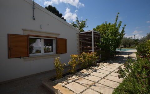 La Dimora di Diana: Schatten, Garten, Beton, Landscaping, Hinterhof, Garten, Walkway, Auffahrt, Hof