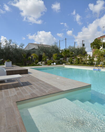 La Dimora di Diana: Schwimmbad, Resort, Verbundwerkstoff, Garten, Landscaping, Water Feature, Schatten, Eco Hotel, Hinterhof, Freizeit