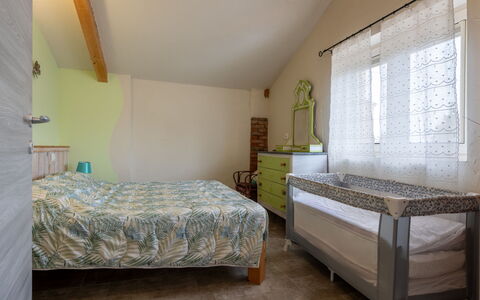 Noah: Möbel, Interior Design, Bett, Schlafzimmer, Wand, Fussboden, Holz, Decke, Flooring, Bedding