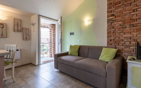 Noah: Wand, Möbel, Interior Design, Flooring, Fussboden, Couch, Decke, Zimmer, Wohnzimmer, Wohnung